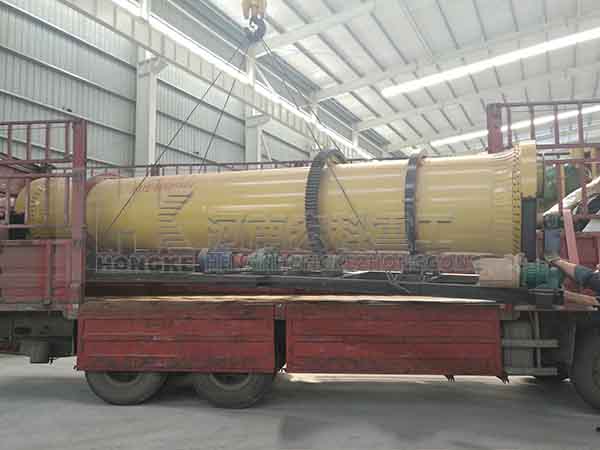 駐馬店西平縣1米×6米的豬糞烘干機發(fā)貨現(xiàn)場