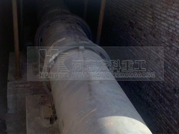 新疆哈密雙段陶?；剞D(zhuǎn)窯生產(chǎn)現(xiàn)場